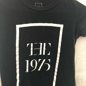 The 1975 tee.